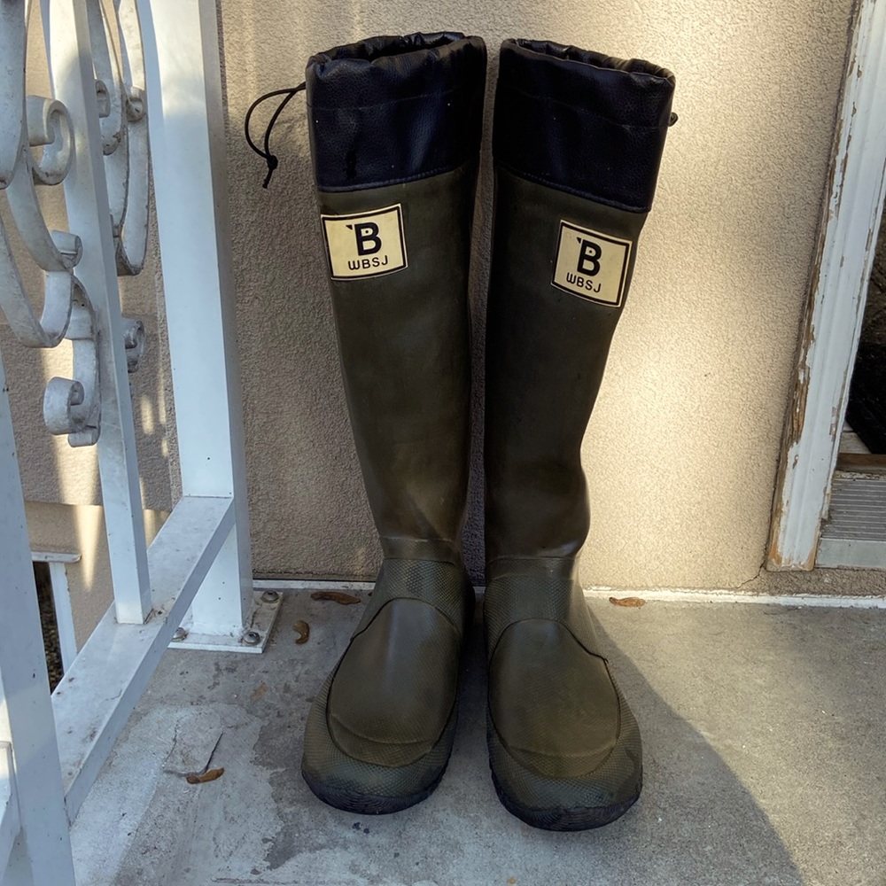 WBSJ real rubber boots. Size M. Olive or khaki green.